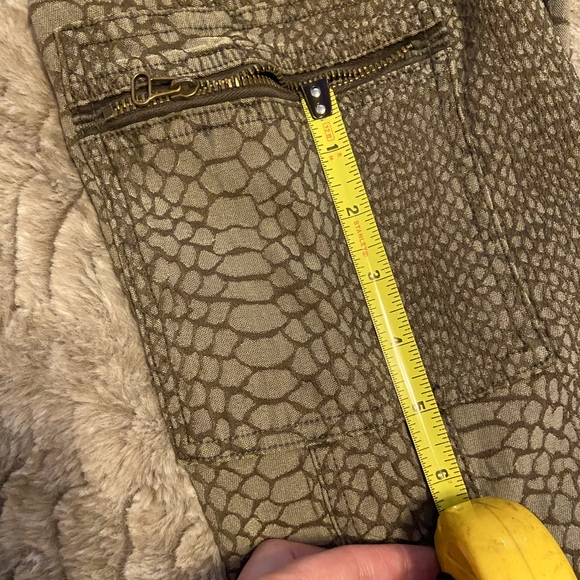 **NEW** XCVI Python Print Cargo Style Leggings - Picture 13 of 15